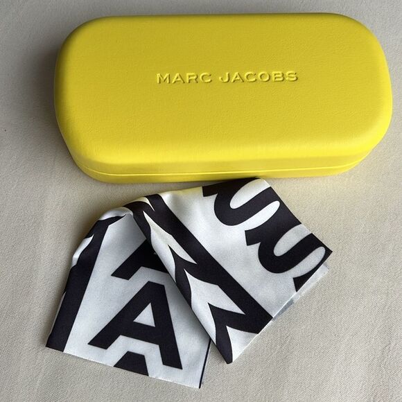 Marc Jacobs sunglasses Case and cleaning cloth - Picture 9 of 9
